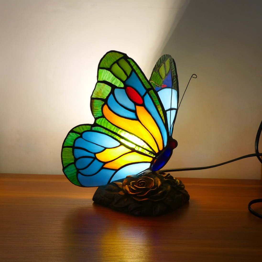 Lampe Artisanale – Lampe Papillon Bleu au Design Sculptural